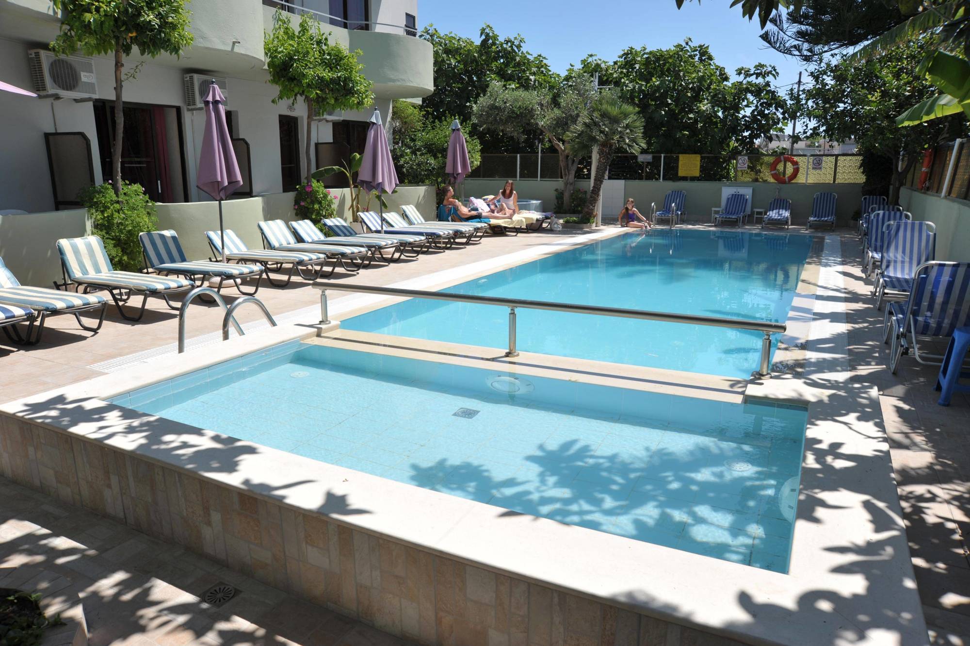 Anseli Hotel クレマスティ エクステリア 写真